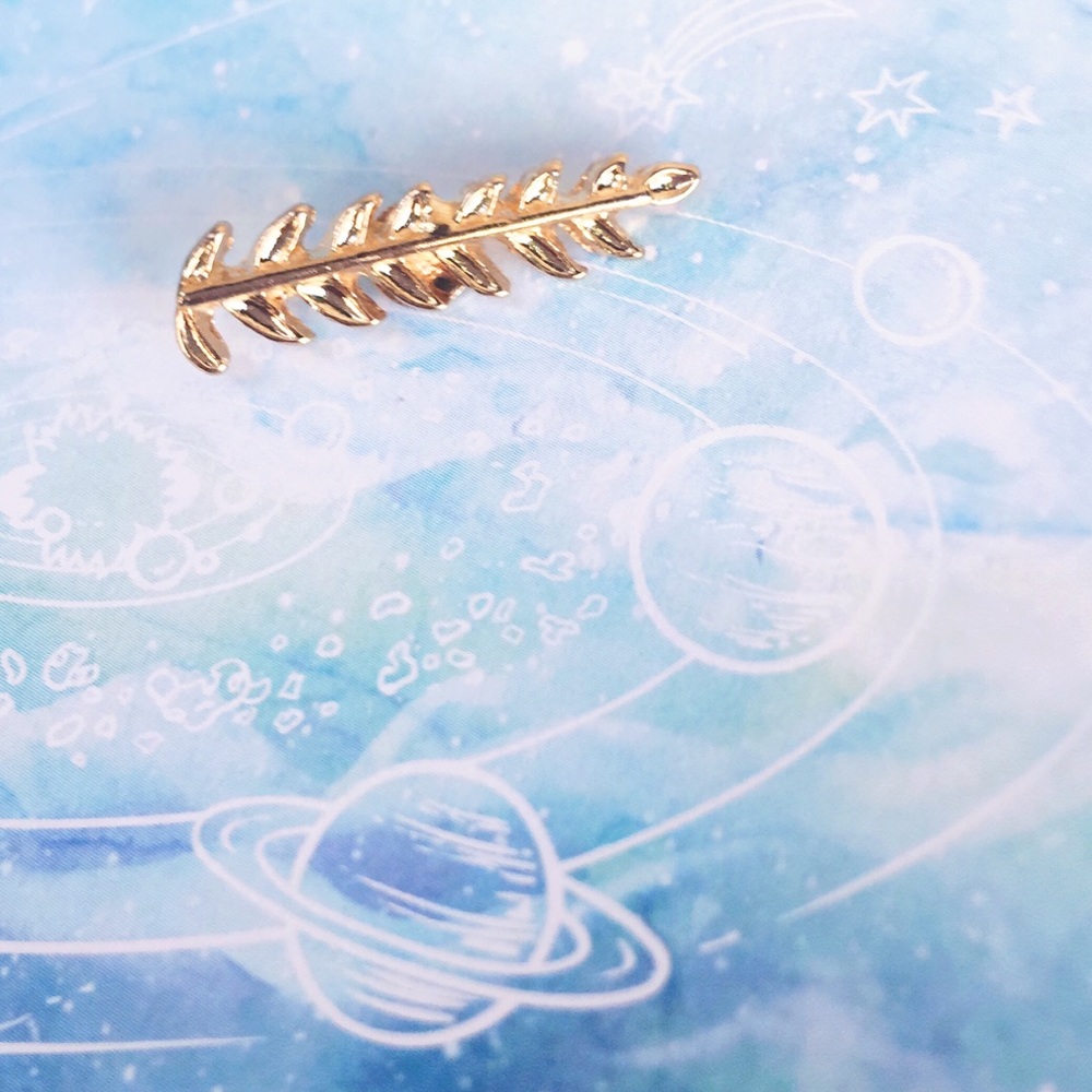 ✨ Gold leaf Pin ✨ - Picture 2 of 5